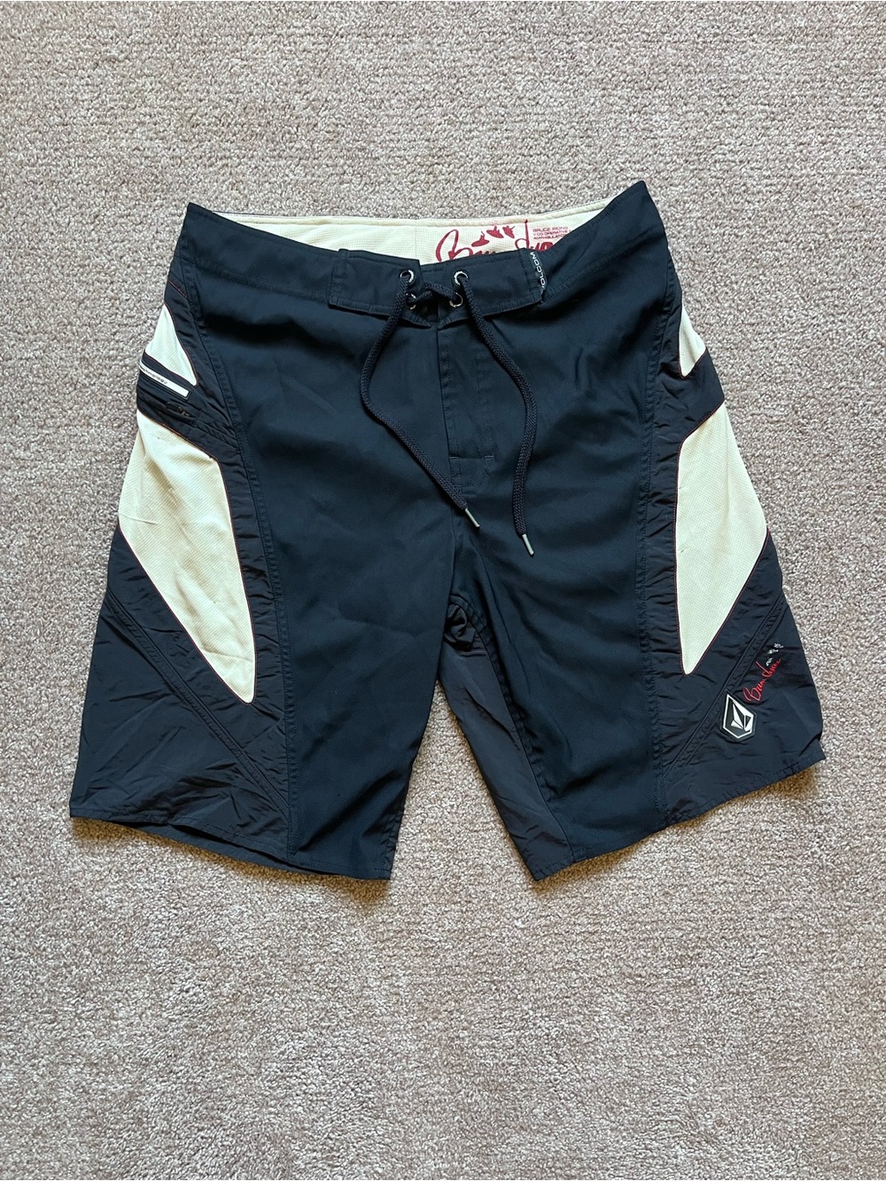 VTG 00’s / Y2K Volcom Stone Bruce Irons Signature Black Board Shorts